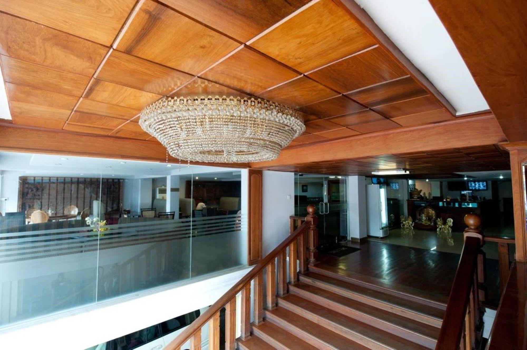 Wei Si Deng Hotel & Restaurant 金边 外观 照片